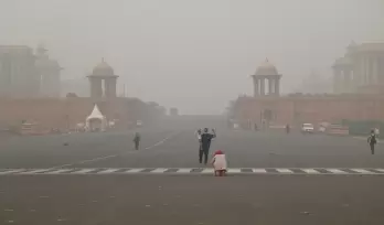 Delhi-NCR wakes up to fog, very poor AQI