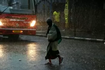 Heavy showers with thunderstorms in Chennai, adjoining districts: IMD
