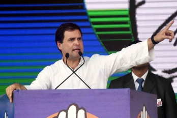 Rahul asks workers to provide food,shelter, support to farmers