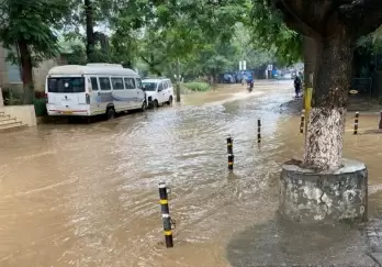 Heavy rains lash Gurugram, disrupt traffic movements in many areas