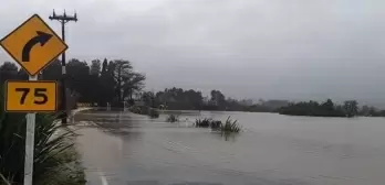 Evacuation in West Auckland due to flood